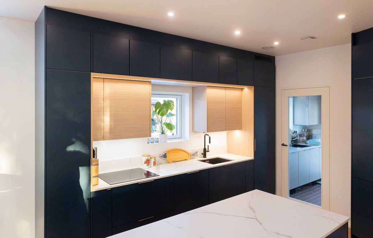 Kitchen worktop lighting with LED strip and recessed spotlights in the ceiling.