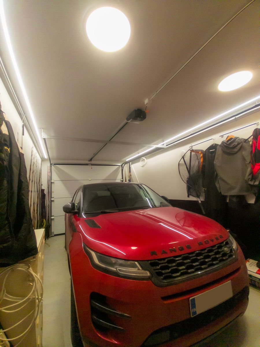 On the roof of a garage, on both sides there are led strips. There are also two led plafond on the roof.