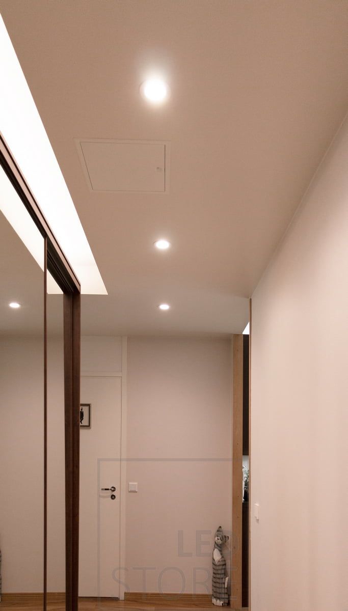 Entrance hall lighting with CCT adjustable spotlights and LED strip, warm white dimmed. LedStore.fi