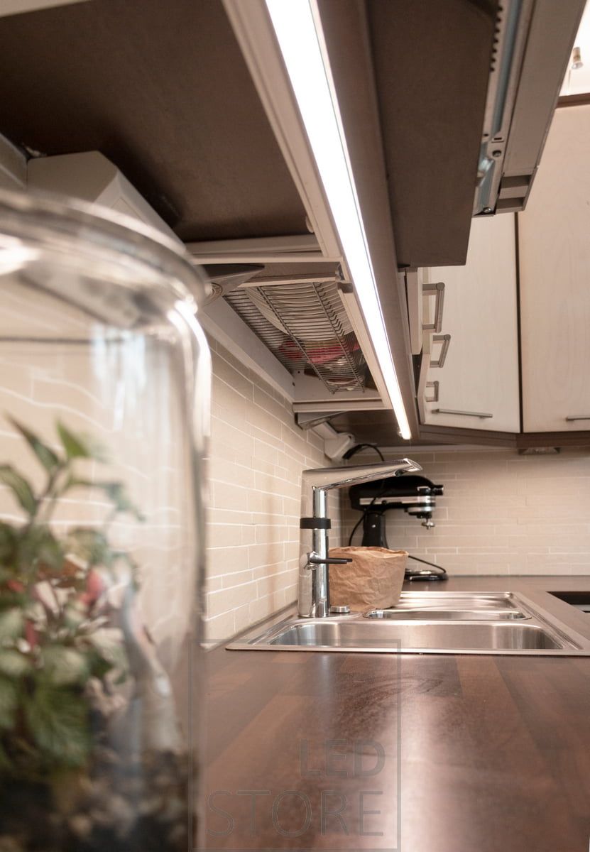 The Solo CCT LED strip lighting brings a beautifully even light to your worktop. LedStore.fi
