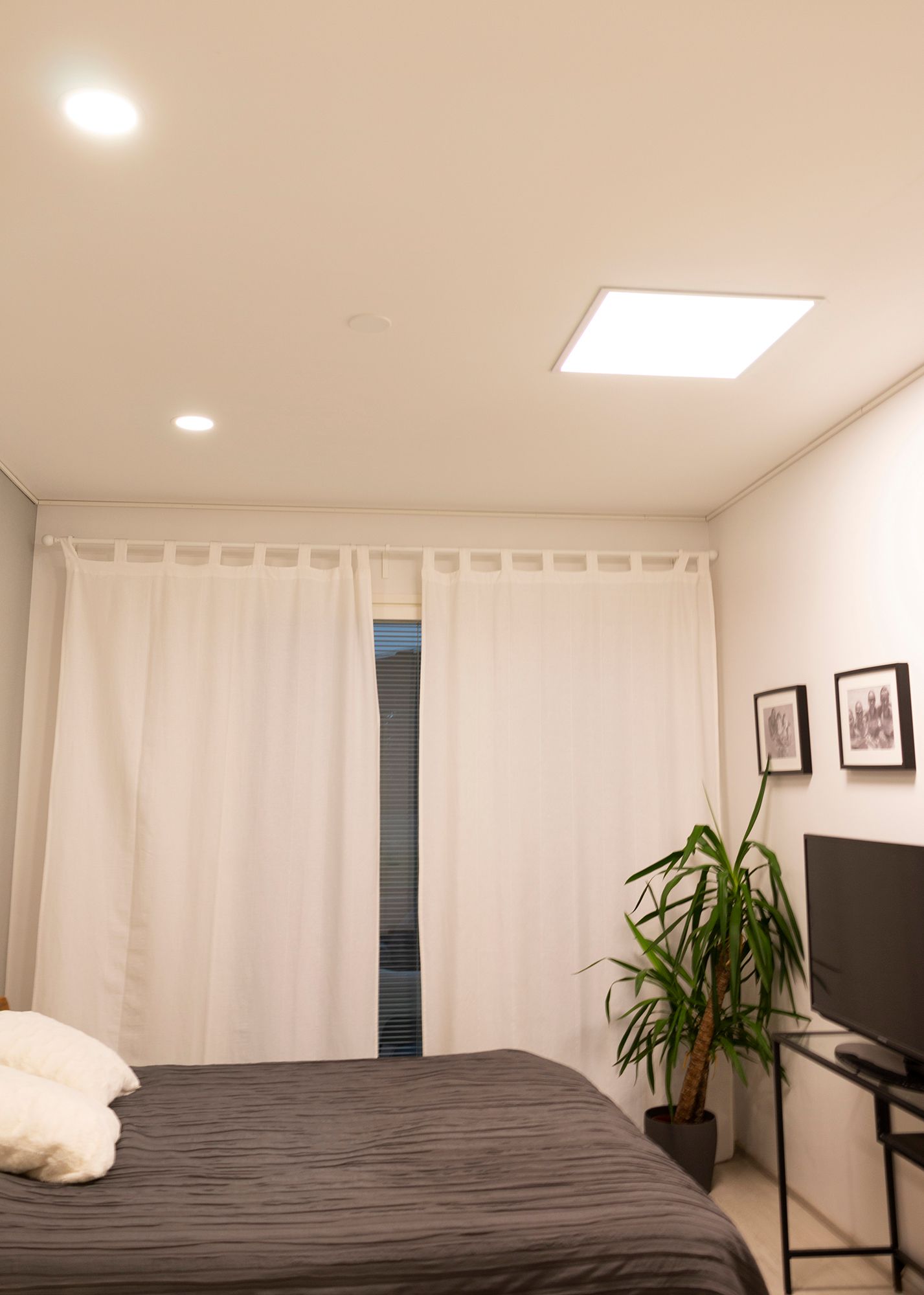 The panel illuminates beautifully evenly and resembles a skylight. Ledstore.fi