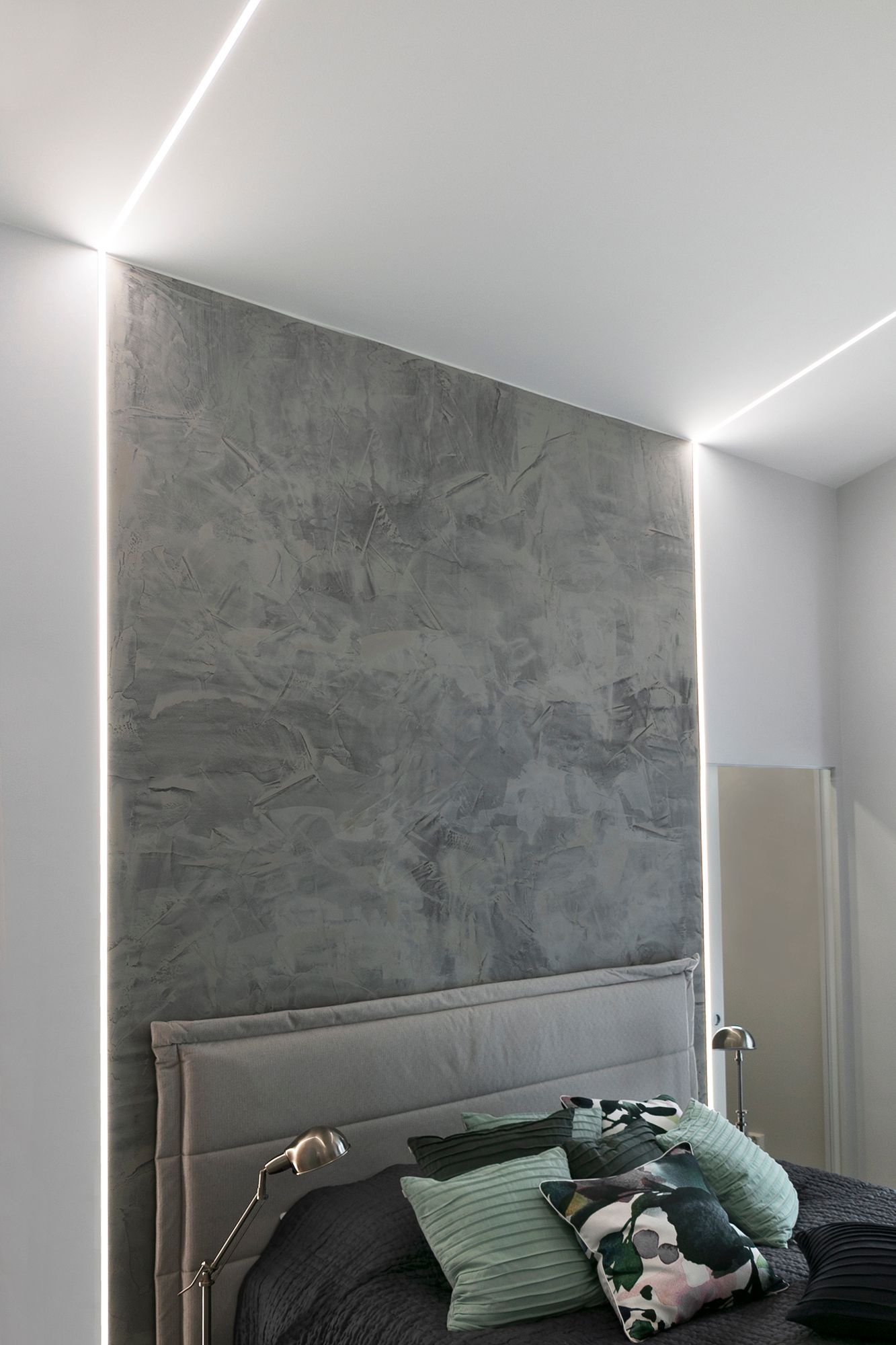 Beautiful mood lighting in the bedroom, led strips in narrow recessed profiles. Ledstore.fi