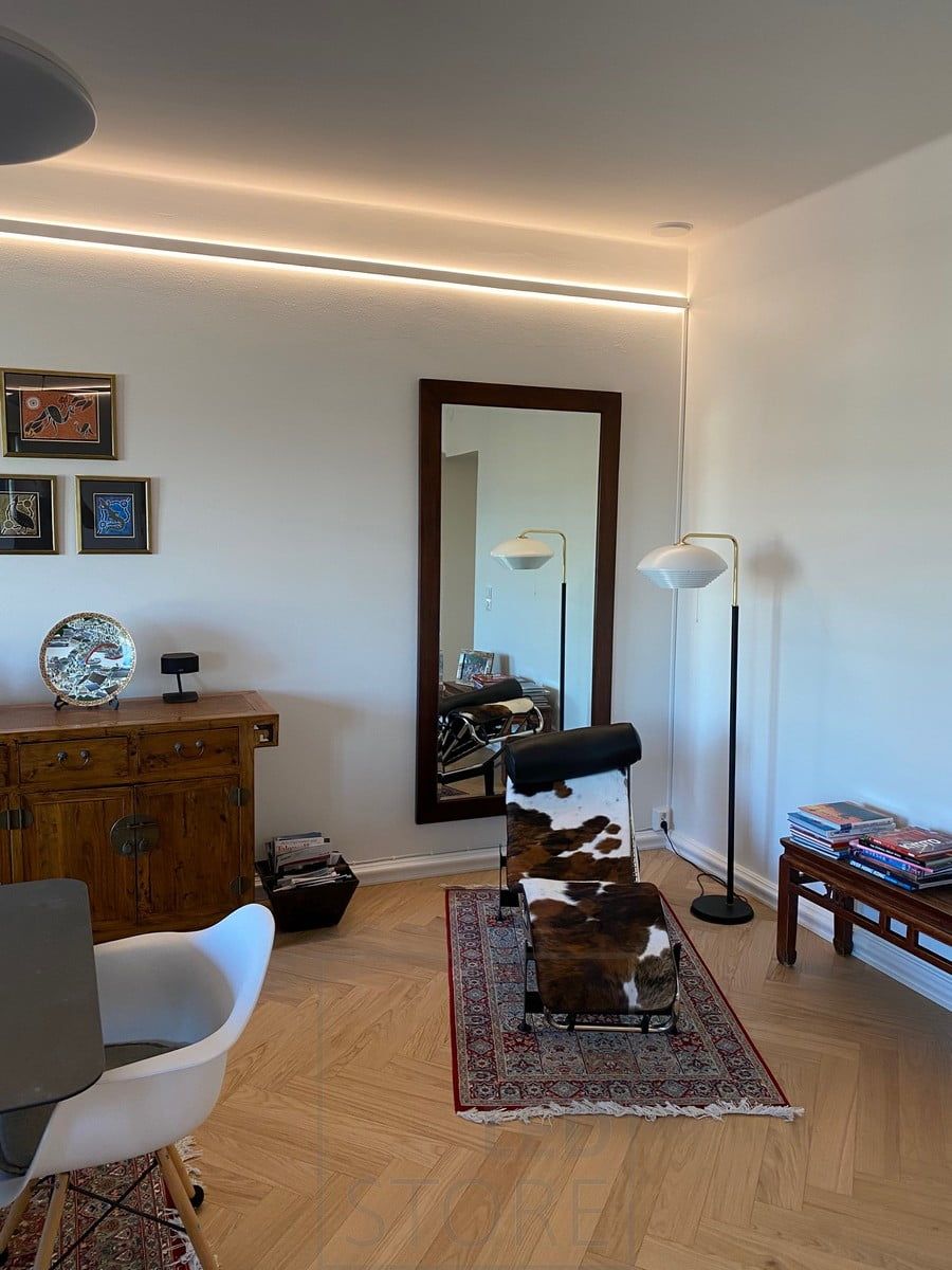 INDIRECT 2 bi-directional LED profile in the living room. Ledstore.fi