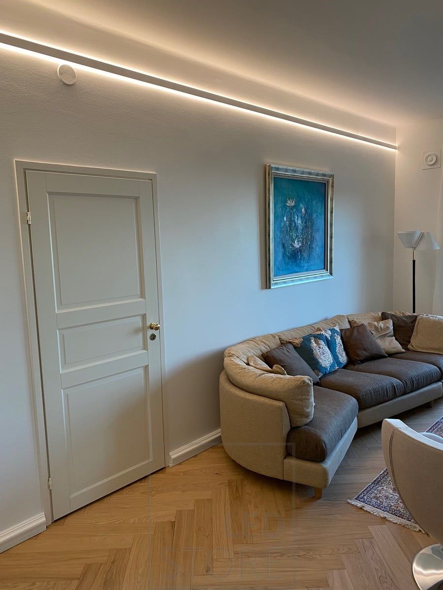 A two-way illuminated aluminium profile brought slightly down from the ceiling. Led strips provide indirect mood lighting throughout the space. Ledstore.fi