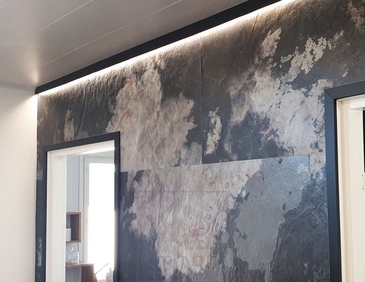Indirect light is brought into the space with a wall profile replacing the ceiling lattice. A Led strip of light illuminates through the wall creating indirect mood lighting. Ledstore.fi