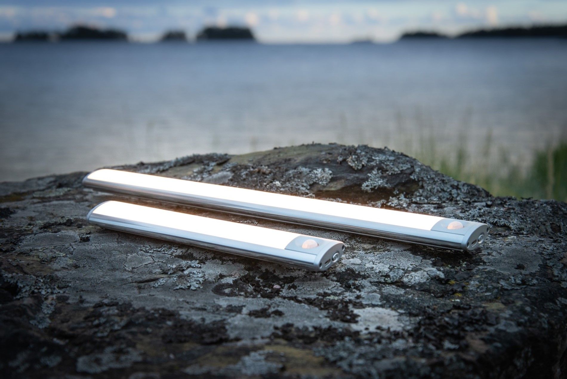 Wanda lamps of different dimensions illuminated on a rock