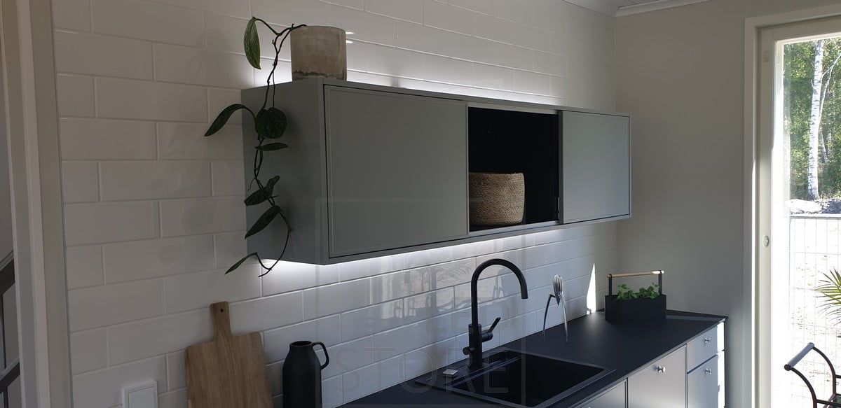 LED strips illuminate the top of the cupboard and the worktop, creating a beautiful lighting effect that accentuates the kitchen. Ledstore.fi