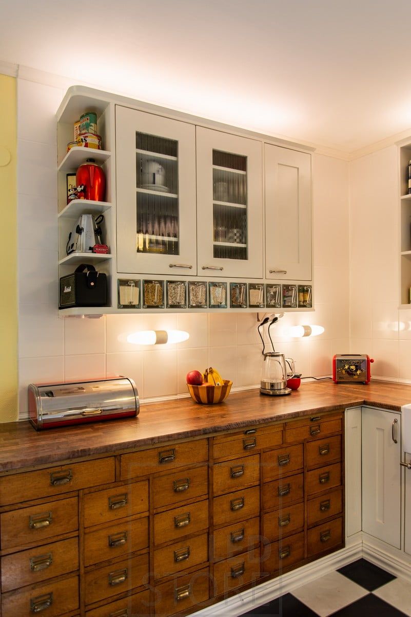Led strips and wall lights already in the kitchen create a beautiful lighting scheme in the kitchen. Ledstore.fi