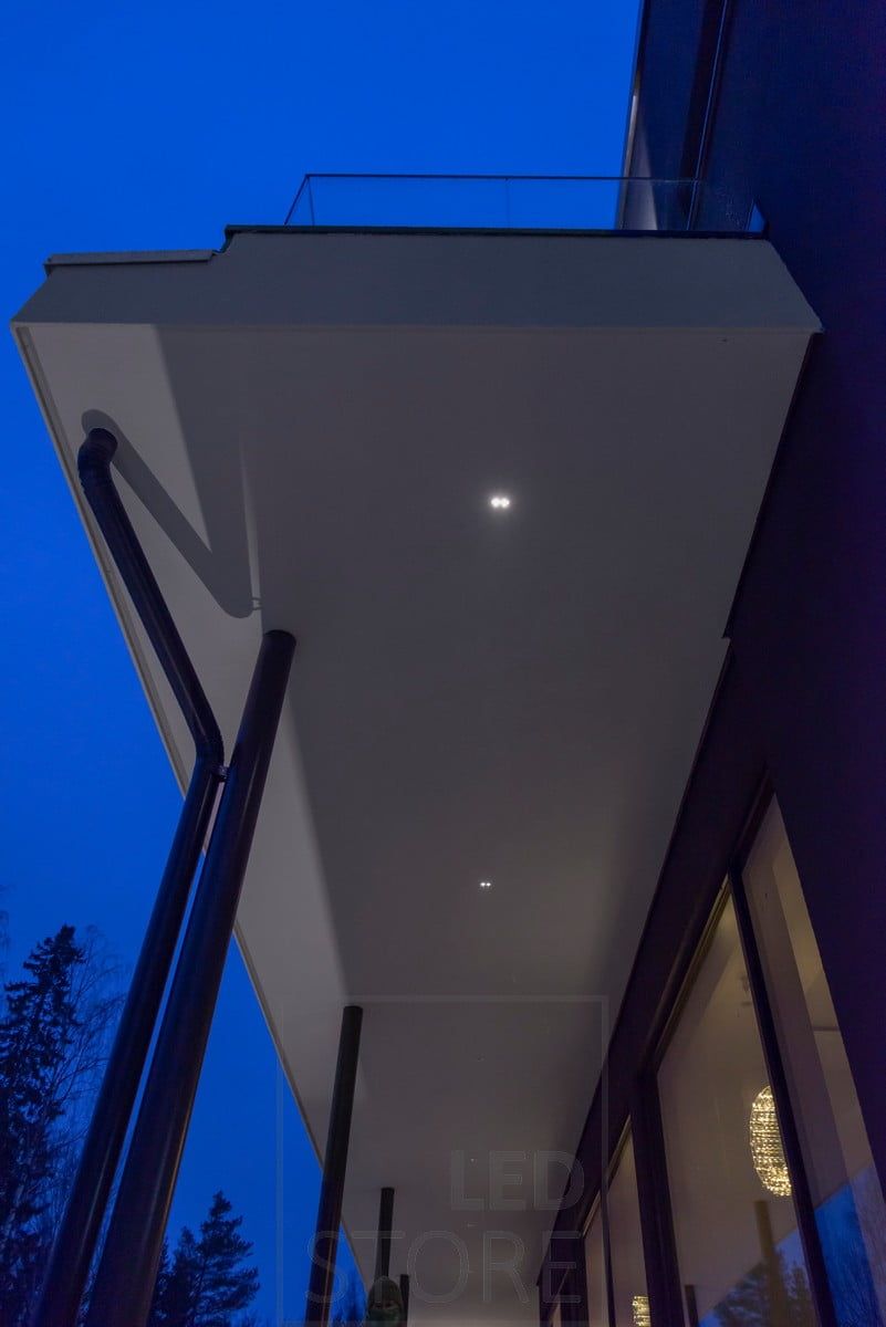 LINJA 2 spots for terrace lighting. The luminaire is dimmable and moisture-proof (IP44). Ledstore.fi