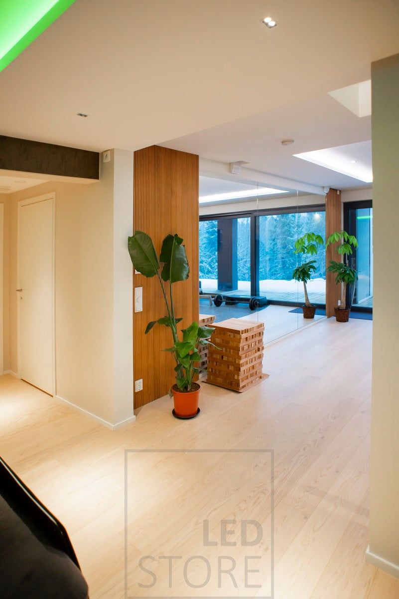 Corridor ceiling lighting implemented with LINJA 2 spotlights. Ledstore.fi