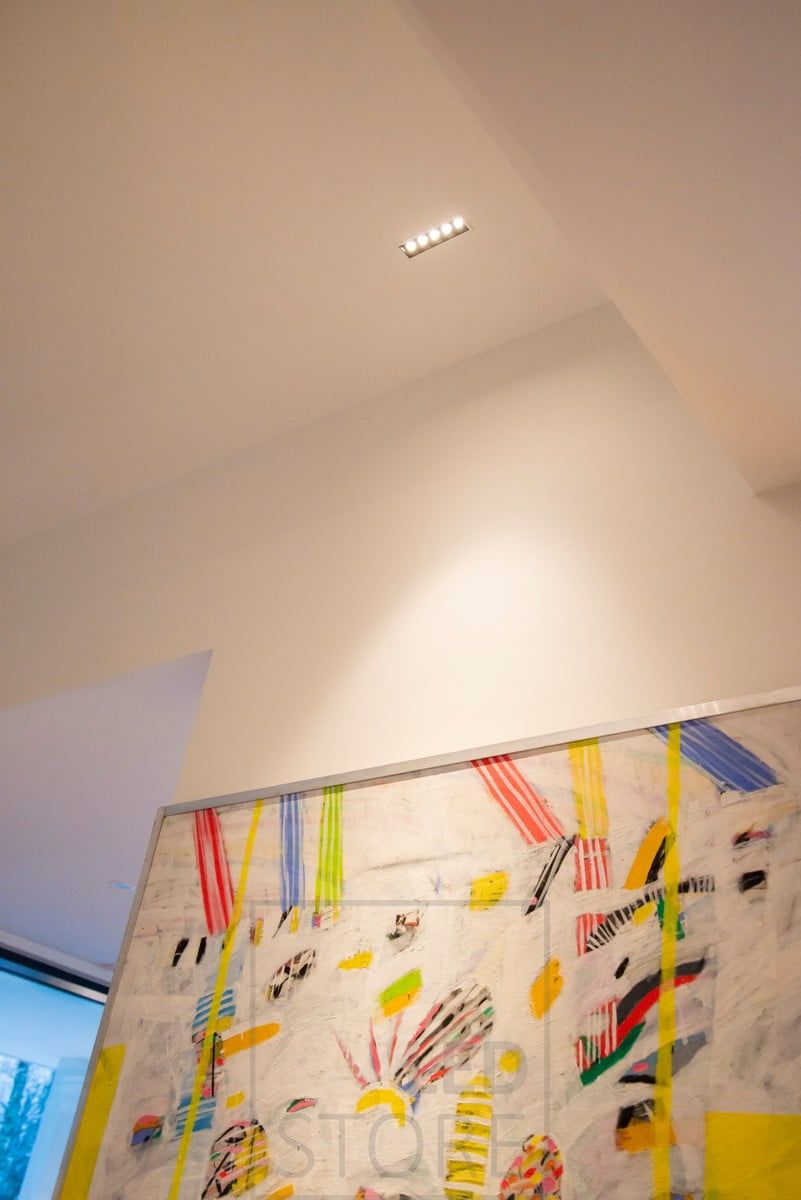 LINJA 5 spotlight illuminating and highlighting the painting. LINJA spots are excellent accent lights thanks to their narrow beam. Ledstore.fi