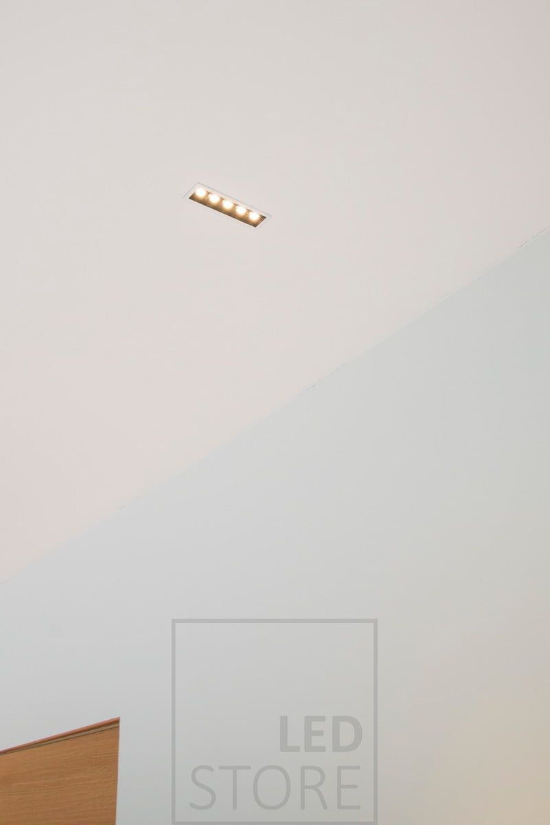 LINJA 5 spotlight on the roof. The luminaire sinks into the white ceiling beautifully. Ledstore.fi