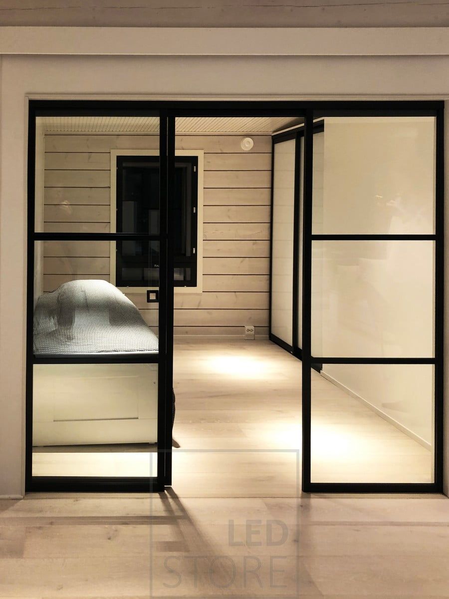 In the bedroom, LINJA spots in the ceiling illuminate the narrow-angle light. Ledstpre.fi