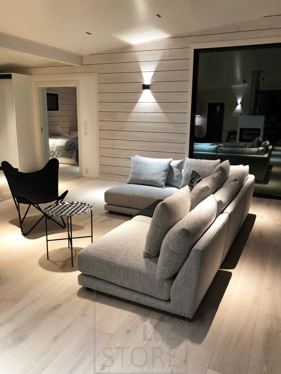 Living room lighting - LINJA spots on the ceiling in the living room and a black FUNK wall light on the wall. Ledstore.fi