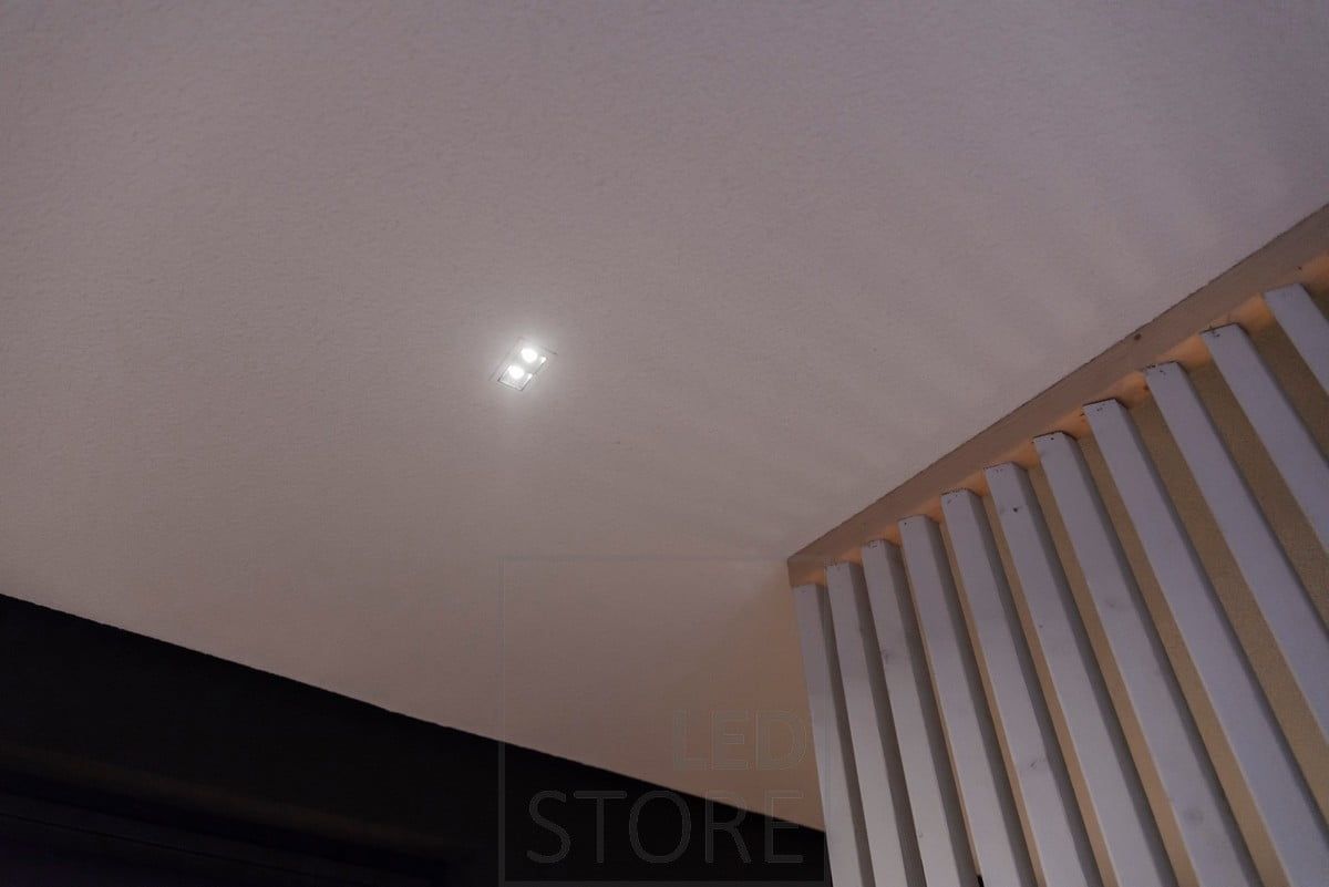 Led LINJA 2 spotlight on terrace roof. The small luminaire is unobtrusive on the ceiling, but very adequate to illuminate the terrace corridor. Ledstore.fi