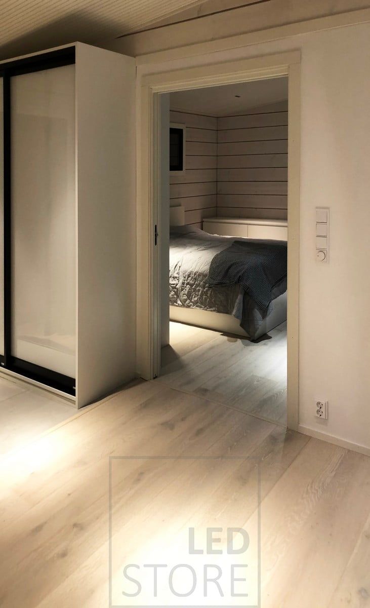 LINJA spots illuminating the living room and bedroom. The luminous intensity is equivalent to 5x20W halogen. Ledstore.fi