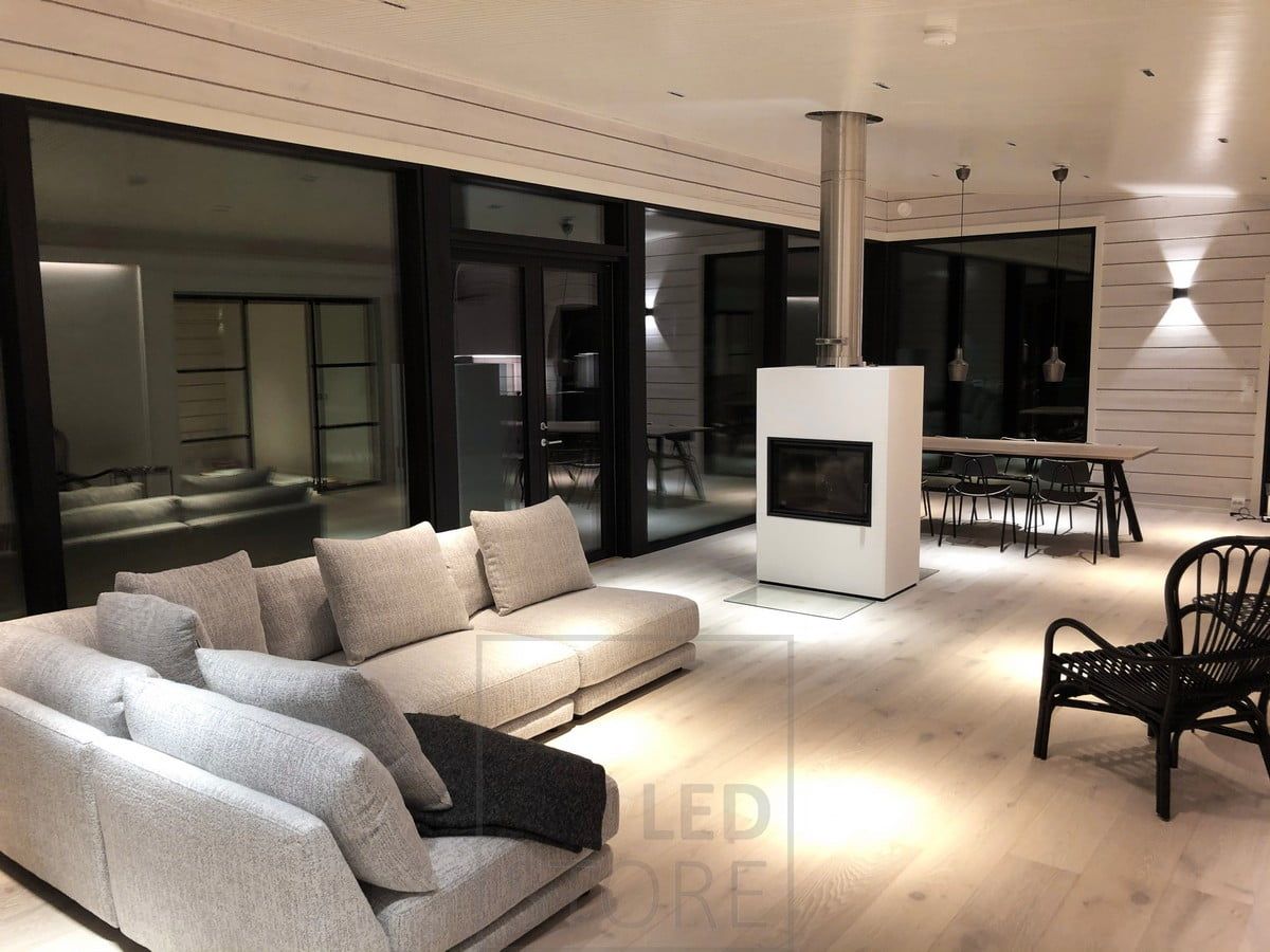 LINJA 2 general lighting with spotlights. Thanks to the narrow beam, the spot has a clear light pattern. Ledstore.fi