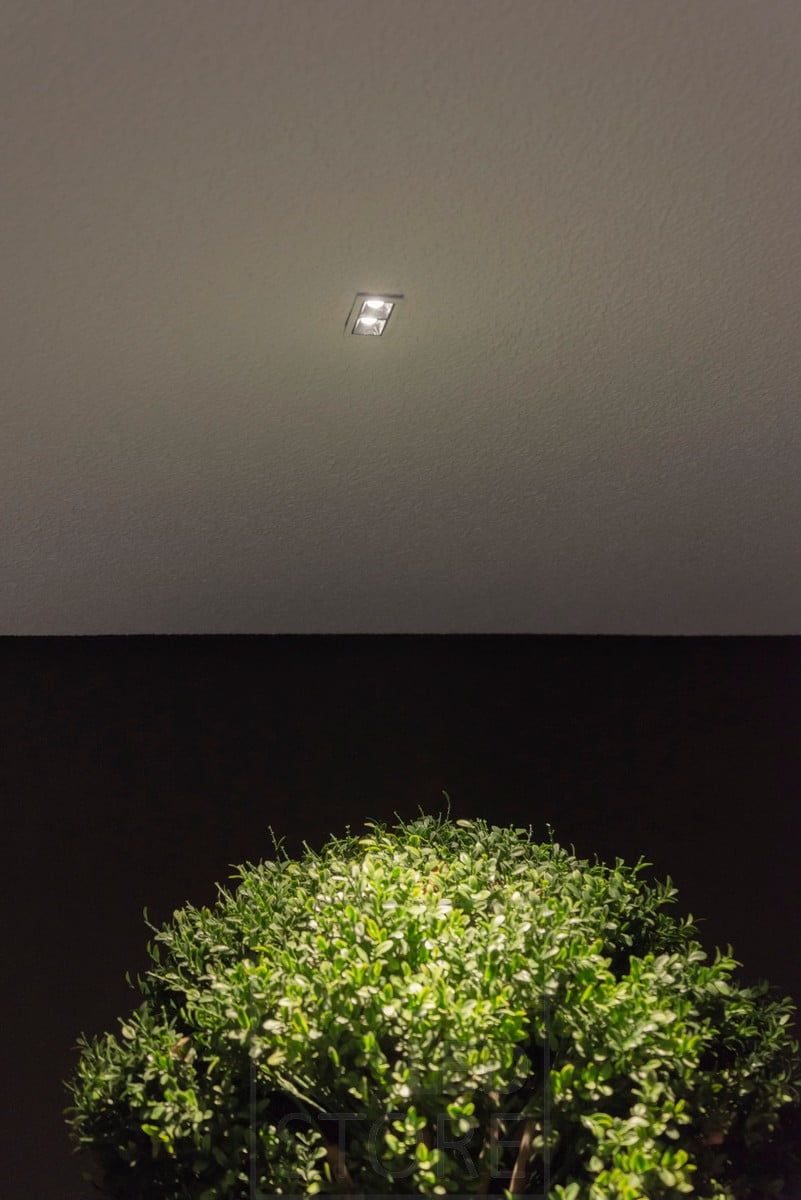 A small LINJA 2 spotlight on the roof of the terrace, creating atmospheric light and illuminating the outdoor plants. Ledstore.fi