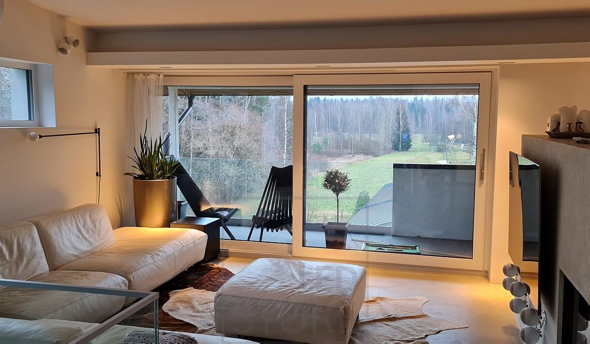 Led LINJA 5 spots in a recessed lowered box for mood lighting in the living room. Ledstore.fi