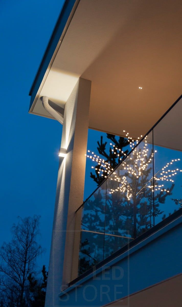 The terrace is lit by LINJA 2 spots and the façade is illuminated by a FUNK wall light in white. Ledstore.fi