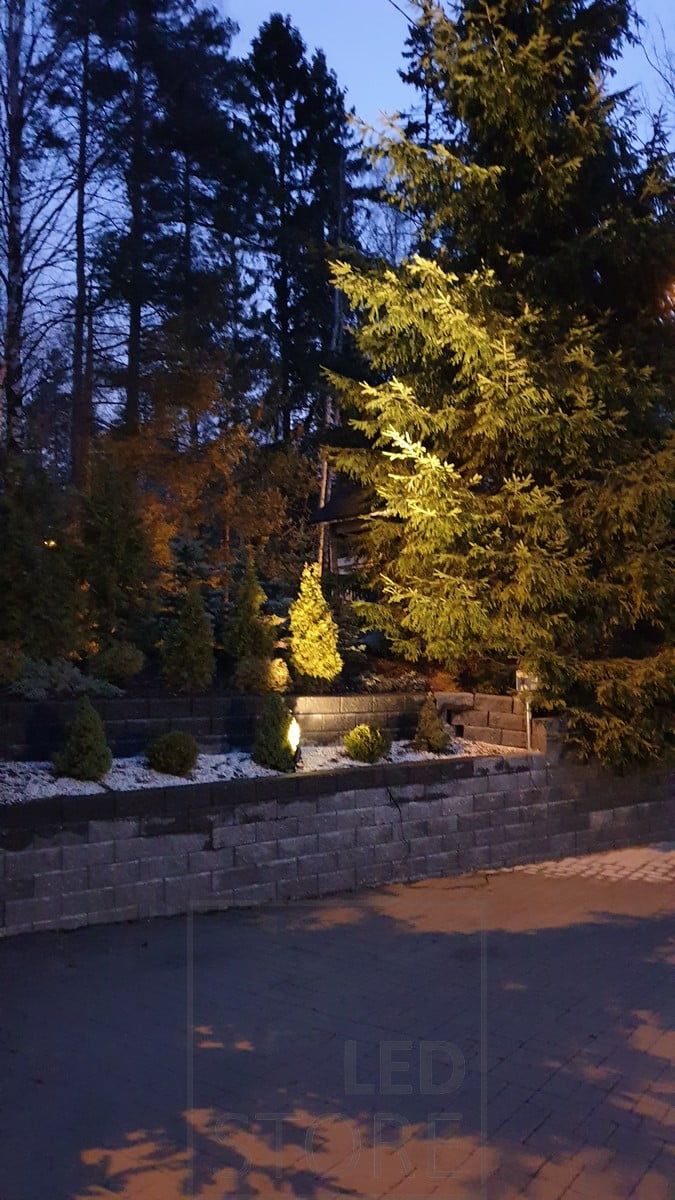Led ground light SPIKE - The ground light SPIKE illuminates directly on the object thanks to its freely adjustable body, thus acting as a differentiated mood creator and accent light. Ledstore.fi