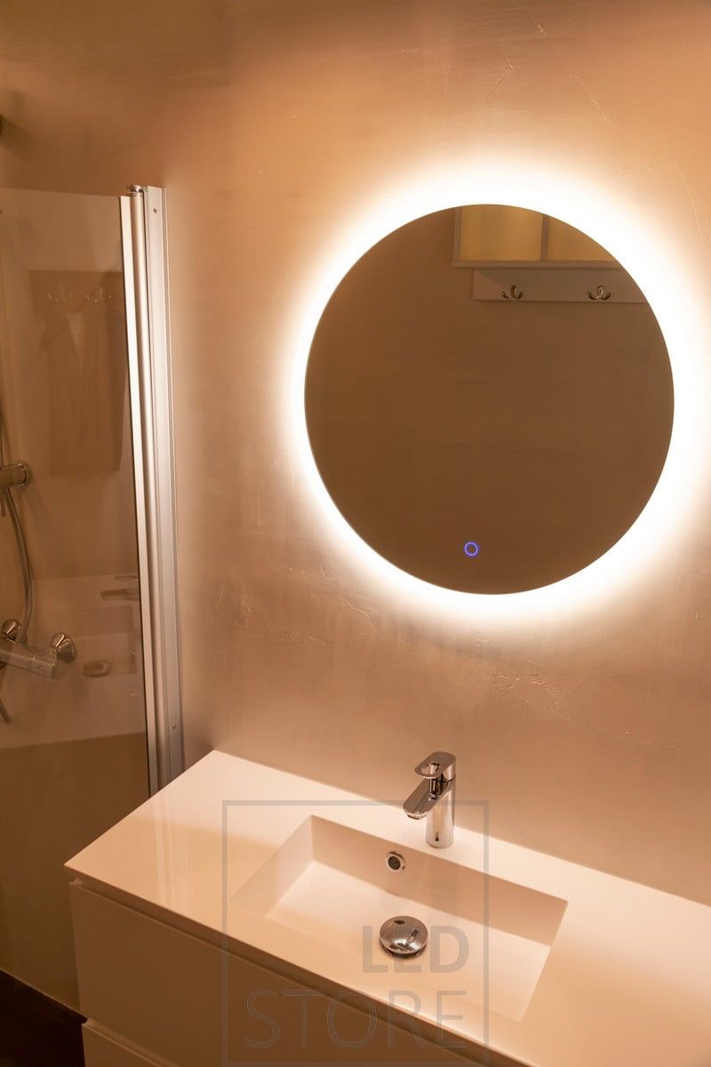 The MOON circular light mirror is 600mm in diameter, making it ideal for slightly smaller spaces. Ledstore.fi