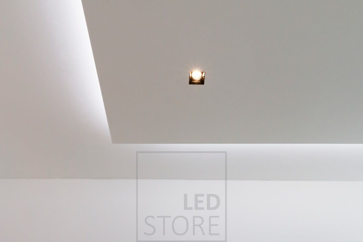 How do hotels do hidden spotlighting? Here it is: Led PIILO spot with colour temperature control is a recessed luminaire that creates an architectural and hotel-like look. A little extra work to install, but a great result! Ledstore.fi