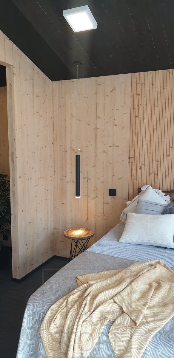 Led PIIPPU luminaire as a reading light next to the bed. The opening angle of the light is adjustable between 10 and 60 degrees. Ledstore.fi