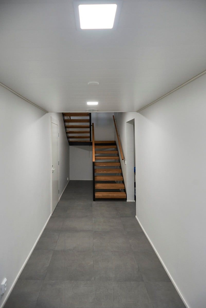 UPPOAVA -led panels use an edge cover, so the light comes in softly without spottiness and the matt acrylic diffuses the light evenly. Although the luminaire is powerful, it is not dazzling. Ledstore.fi