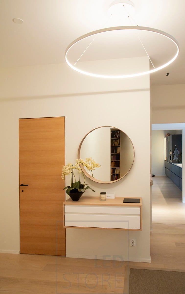 RINKELI as hallway lighting. The luminaire is 100cm in diameter and is an impressive element in the hallway interior. Ledstore.fi