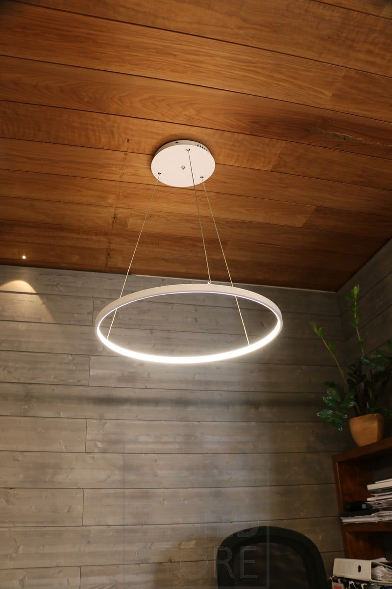 The RINKELI pendant lamp is minimalist and graceful, and is suitable for lighting not only homes but also offices. Ledstore.fi