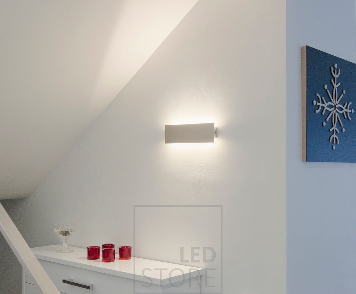 The STRAIGHT Led wall luminaire provides indirect light in two directions through the wall. Available in three sizes: 300mm, 600mm and 1200mm. Ledstore.fi
