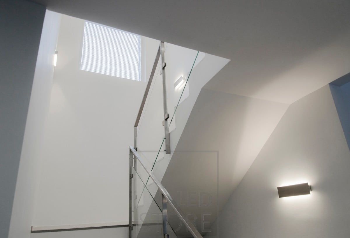 The STRAIGHT LED wall light in the staircase indirectly illuminates up and down the wall, bringing soft mood lighting to the space. Ledstore.fi
