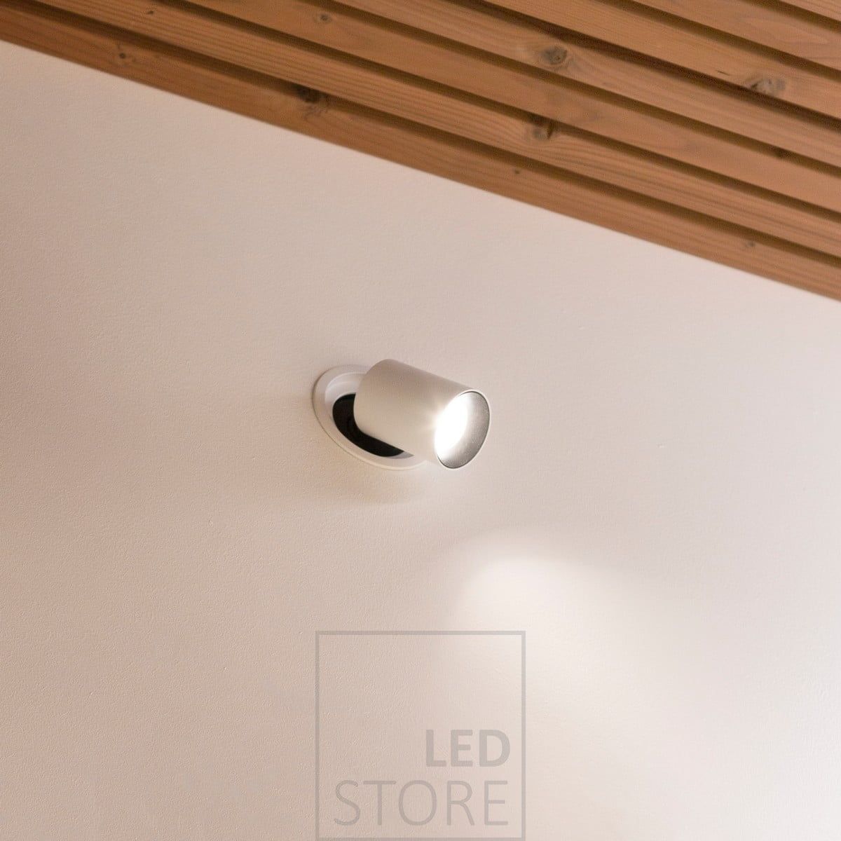 KOLO can be rotated 180 degrees and rotated 360 degrees, making it an excellent accent light. Ledstore.fi