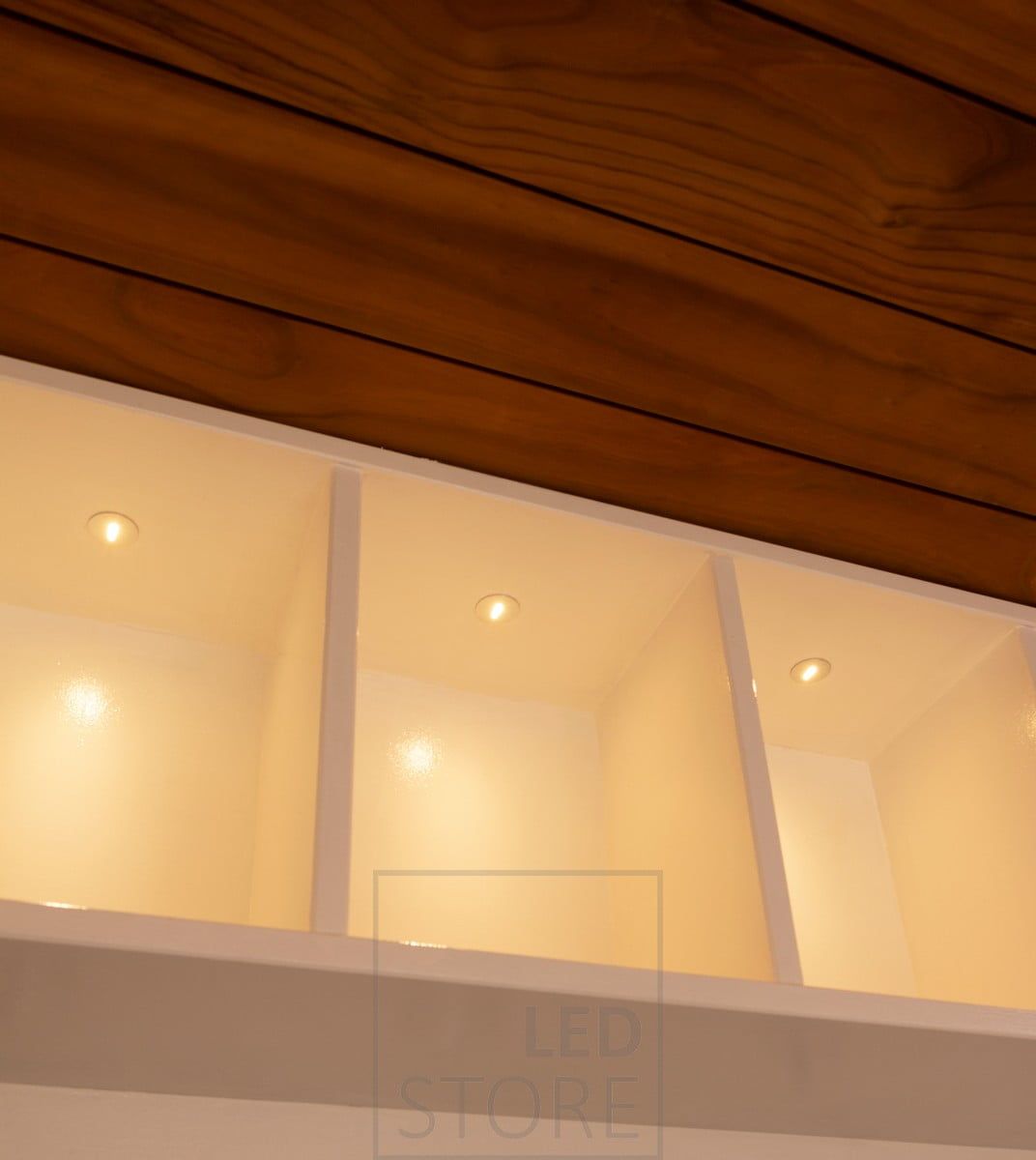 Shelves with 1 w spotlights as accent lights. Ledstore.fi