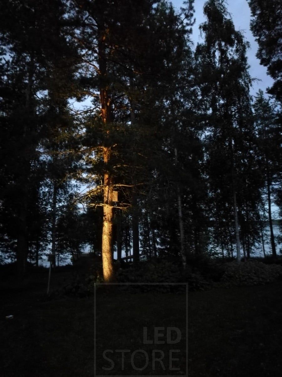 Wood accent light with earthen lamp. Ledstore.fi