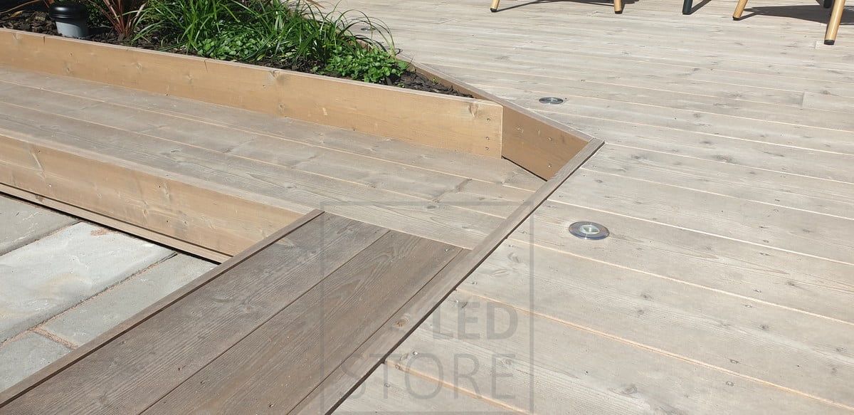 Upward illuminating patio spotlight, embedded in the terrace. The frame is made of stainless steel and is highly weatherproof. The spotlight can also be installed in the ground. Ledstore.fi