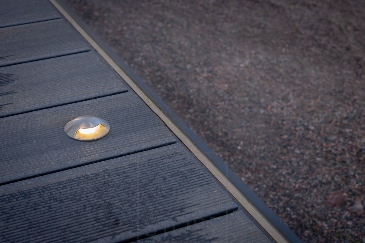 A bi-directional patio spotlight to line the terrace and increase safety. Ledstore.fi