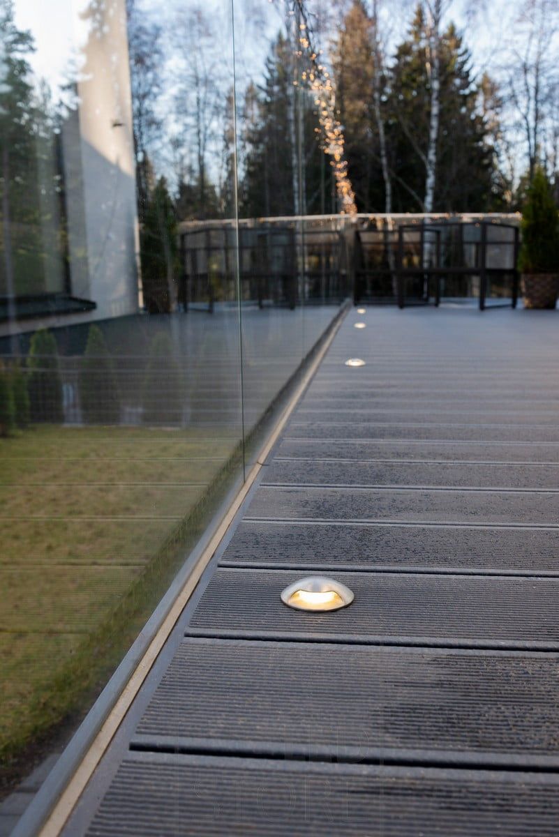Bidirectionally illuminated terrace spots next to the windows. The lamps provide soft, indirect light to the terrace. Ledstore.fi