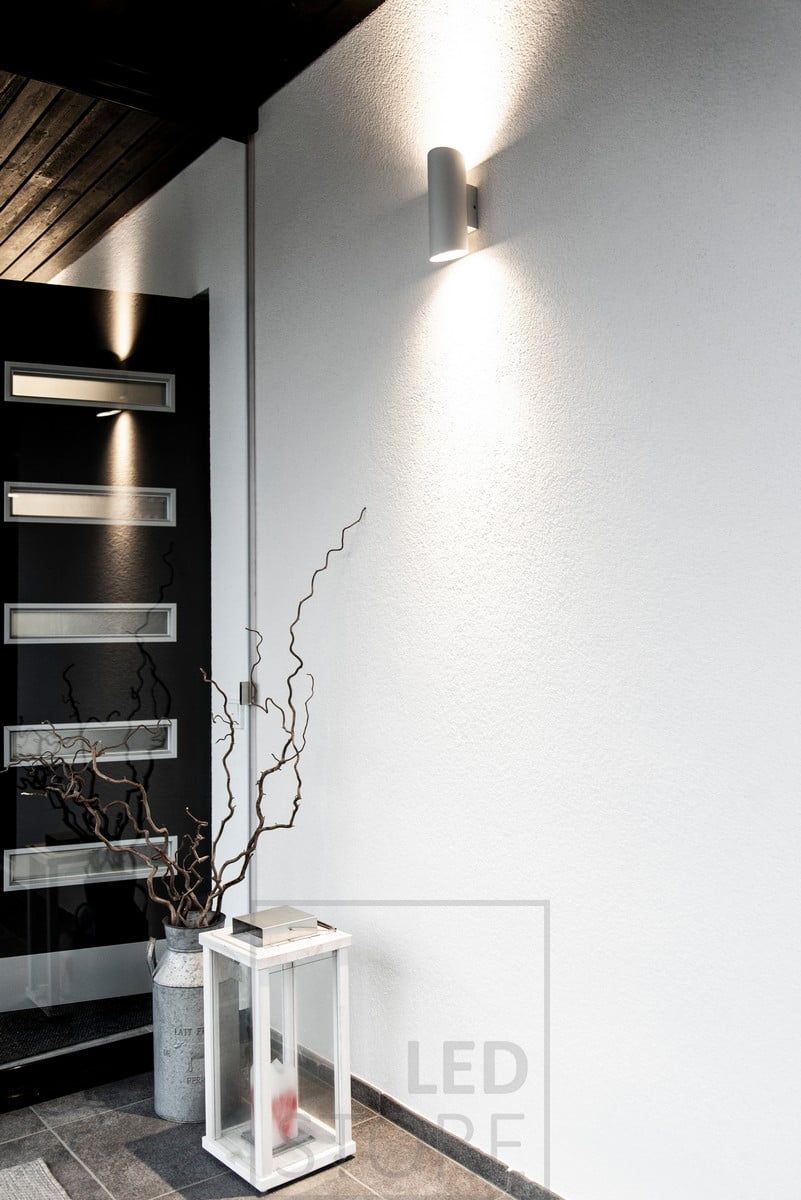 Bidirectional outdoor luminaire Viisto in white. Also available in black and as a one-way version. Ledstore.fi