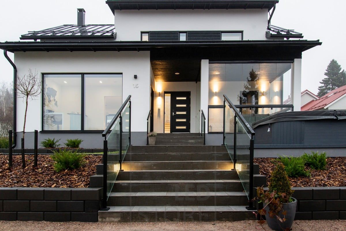 Oblique luminaires illuminating a patio, the lowest 3000K light in two directions with a fine light pattern. Ledstore.fi