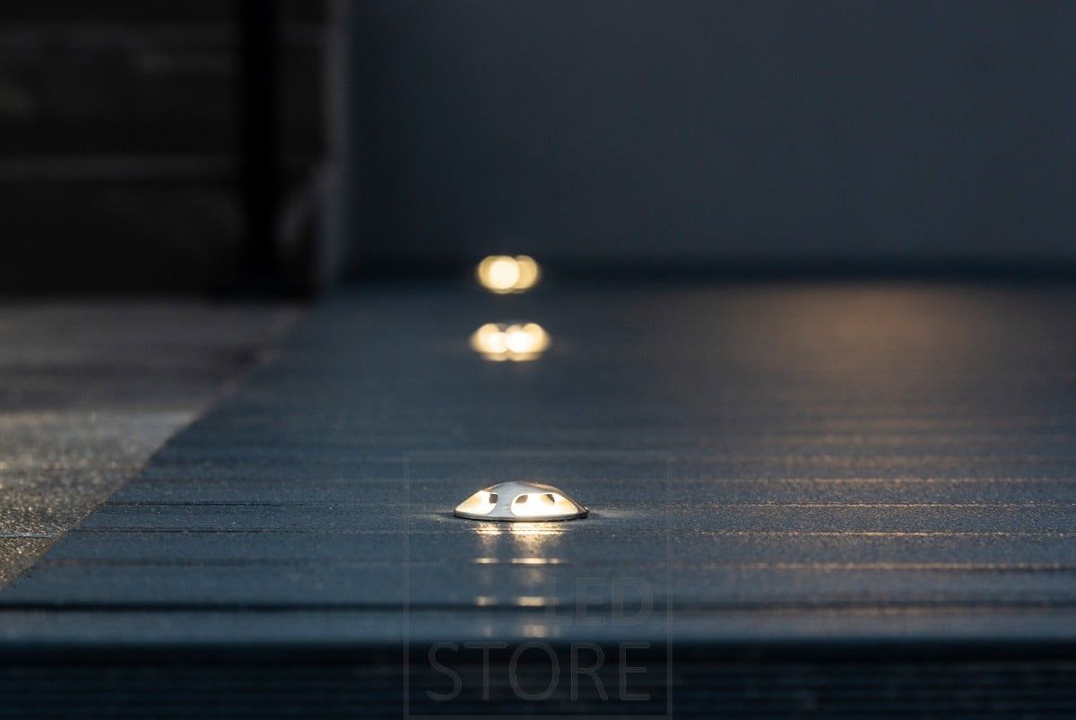 Terrace lighting with a patio spotlight in 4 directions illuminated from the floor. The luminaire is also available in upward, one-way and two-way versions. Ledstore.fi