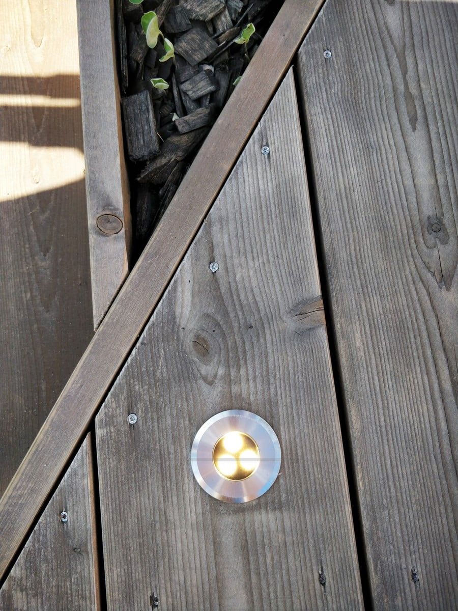 3W patio spotlight, illuminates upwards. 3000K in light tone. Terrace spot is also available in 1, 2 and 4 way models, in 3000K and 4000K light tones. Ledstore.fi