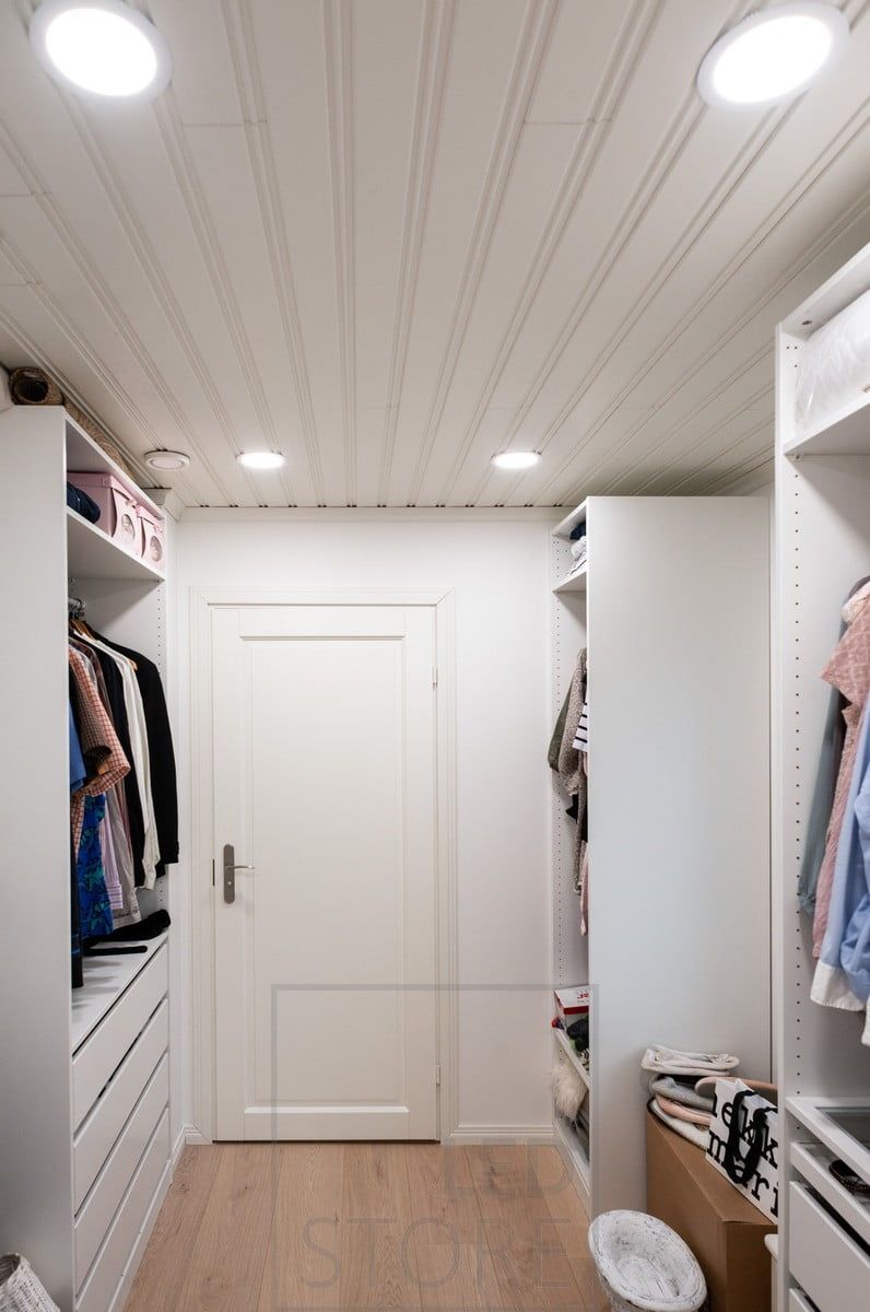 UPPOAVA Led Plafondi 160 on the ceiling of a wardrobe, illuminating with a uniform and high quality light. The light opens up to 110 degrees. Ledstore.fi