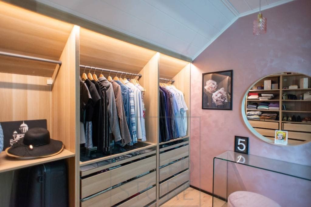 In the wardrobe, led strips on the front flap of the wardrobe, directed towards the inside of the wardrobes. Lighting adds convenience to the wardrobe. Ledstore.fi