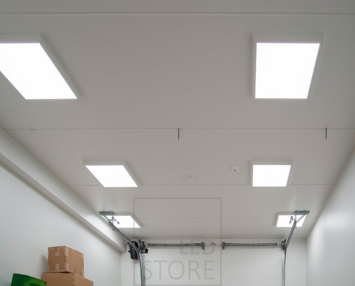 60cmx60cm panels on the ceiling bringing effective general light to the warehouse. Ledstore.fi