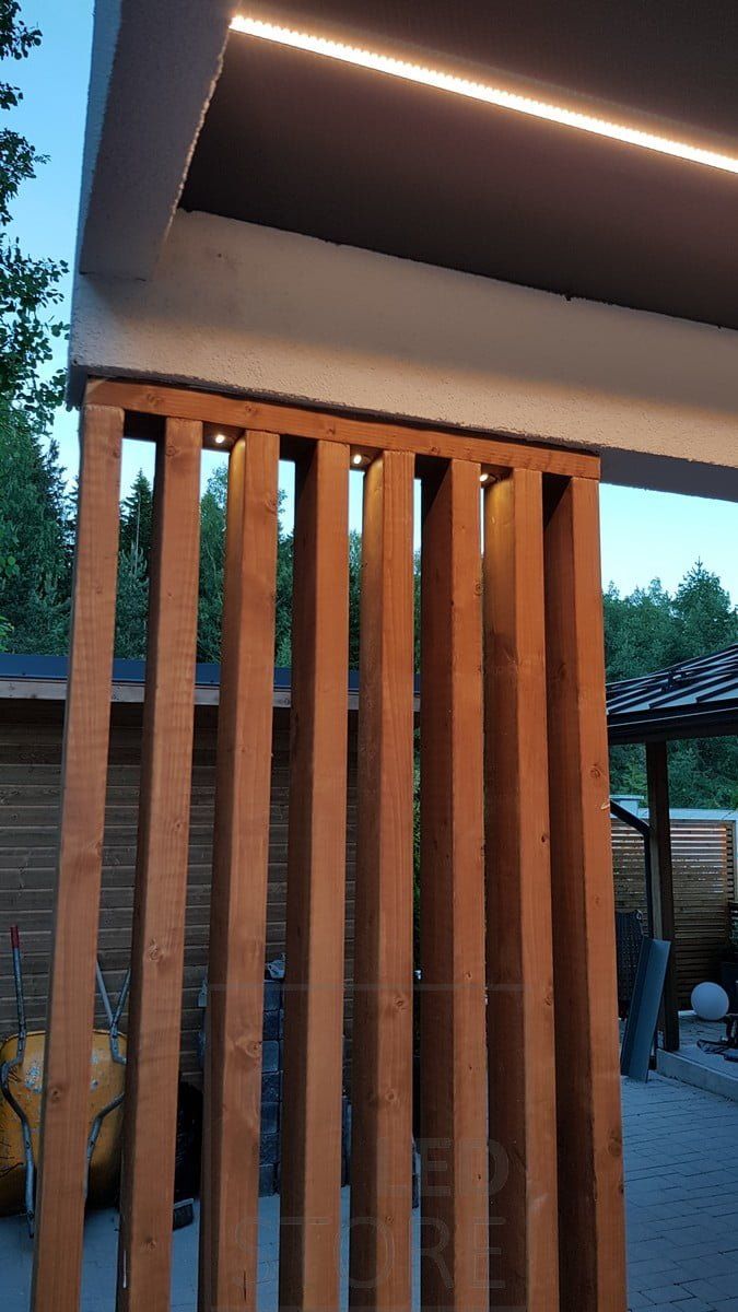 In the carport, spots between the ledges as mood lighting, in the ceiling, led strips in a narrow surface profile. Ledstore.fi