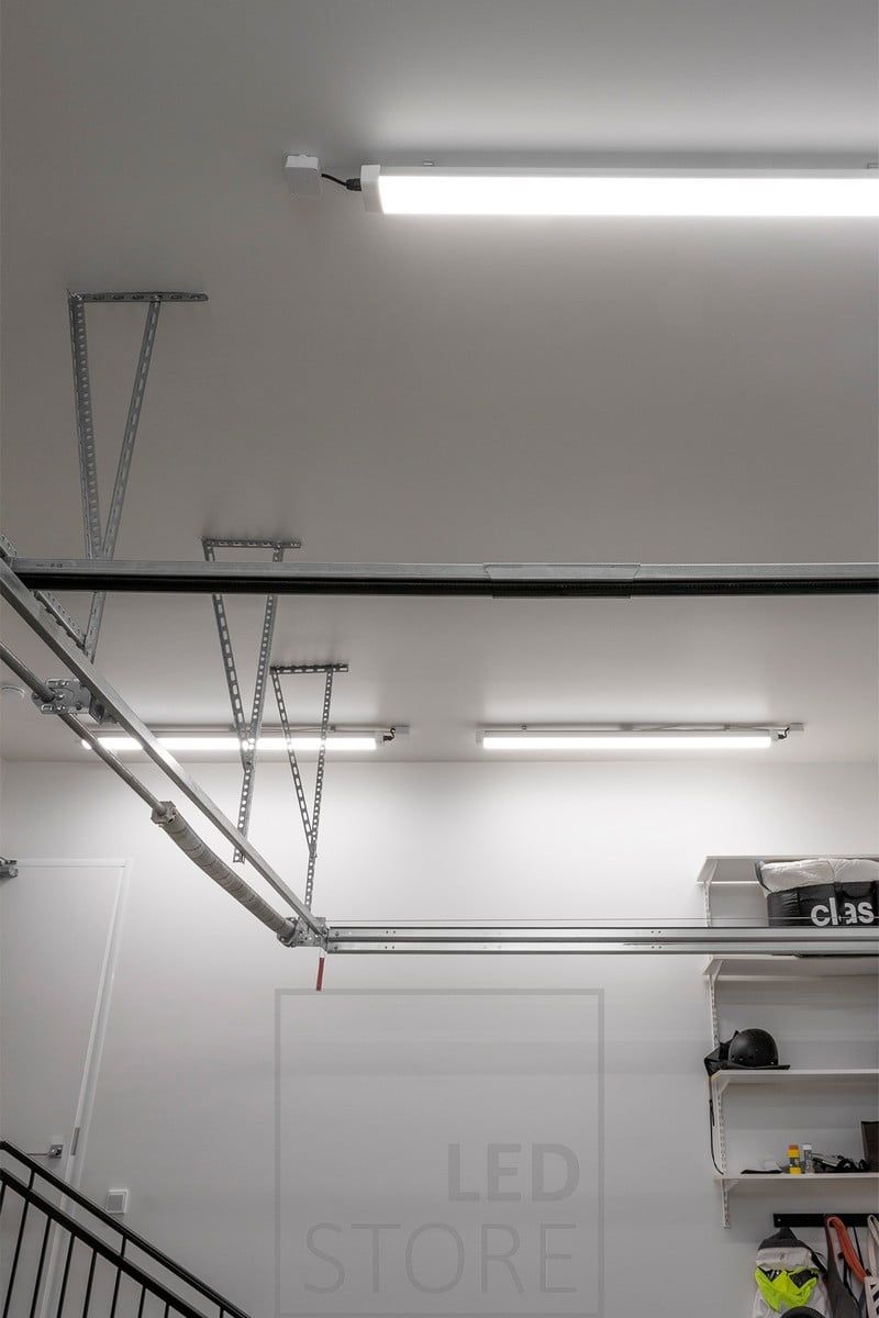 Jana lamps on the ceiling. The luminaire is efficient and the colour temperature of the light is 3500K. Ledstore.fi
