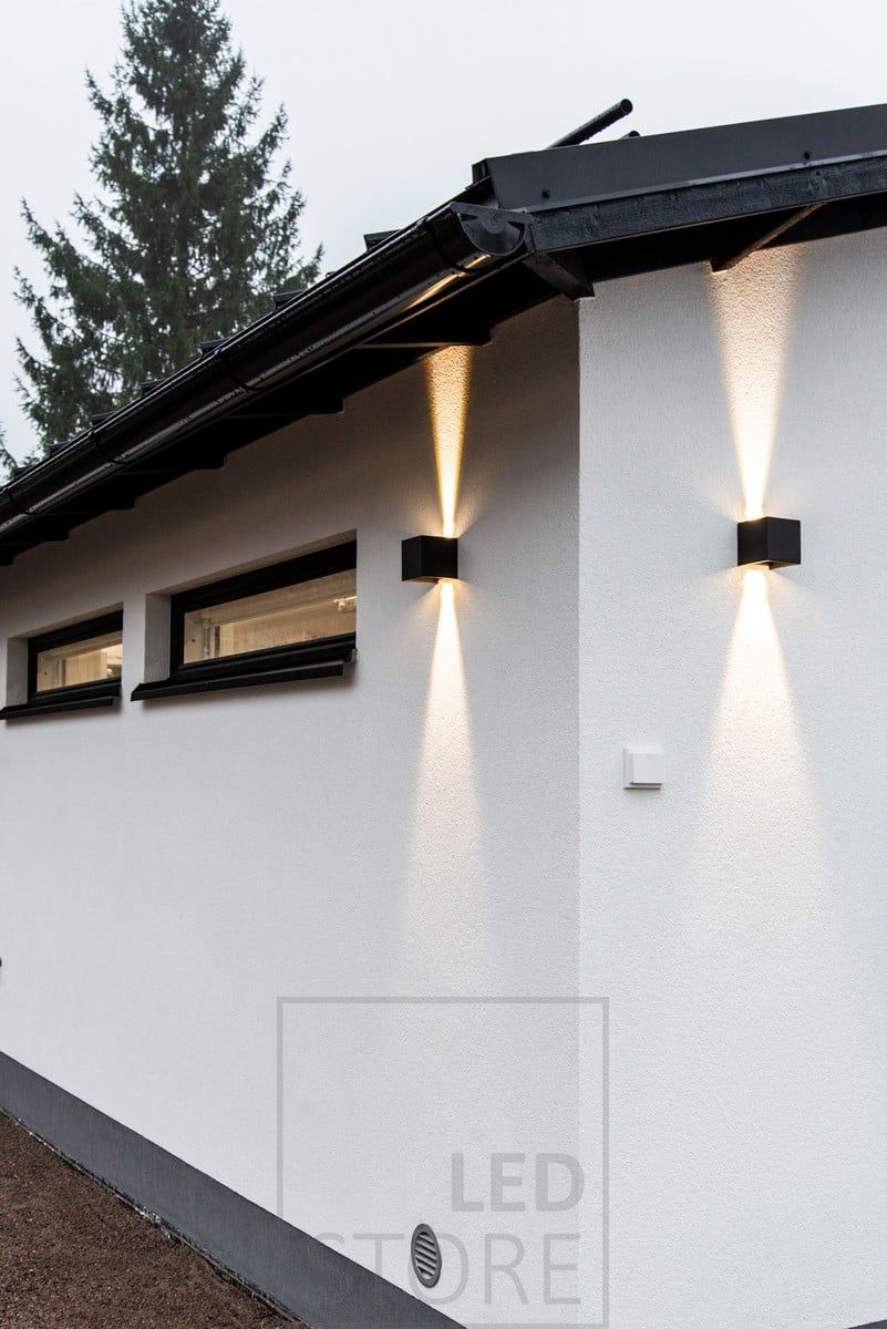 FUNK bi-directional wall luminaire with adjustable spotlight. The luminaire is also dimmable. Ledstore.fi