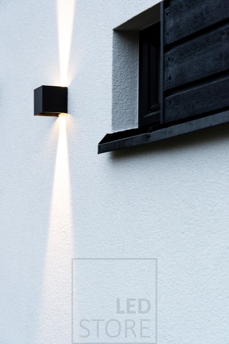 FUNK wall lamp for two-way lighting in a warehouse wall. The luminaire is dimmable and inside the luminaire there are 4 separately movable wings from which the opening angle of the light can be adjusted. Ledstore.fi